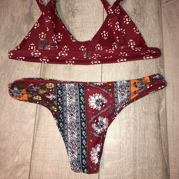Red patterned bikini - Picture 2 of 2